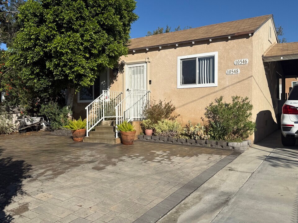 10548 Tinker Ave in Tujunga, CA - Building Photo