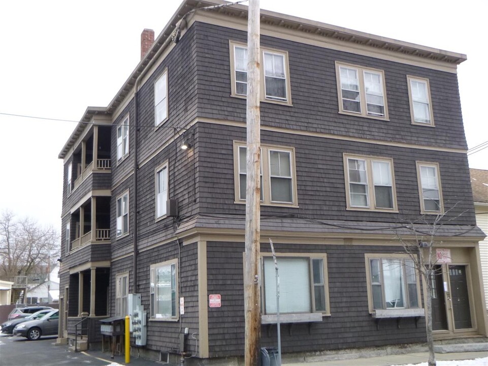 31-37 Chestnut St in Nashua, NH - Building Photo