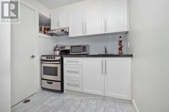 1353 Davenport Rd in Toronto, ON - Building Photo - Building Photo