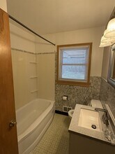 951 Park Ave in Dickinson, ND - Foto de edificio - Building Photo