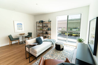 Upper Ivy Residences in Culver City, CA - Building Photo - Building Photo