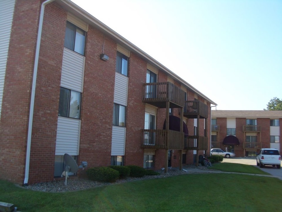 6A, 6B, 7A, 7B Clobertin - Clobertin in Bloomington, IL - Foto de edificio