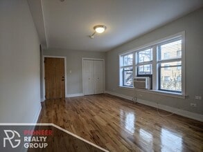 560 W Arlington, Unit 212 in Chicago, IL - Building Photo - Building Photo