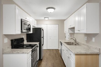 Hearthwood Apartments in Prior Lake, MN - Foto de edificio - Building Photo