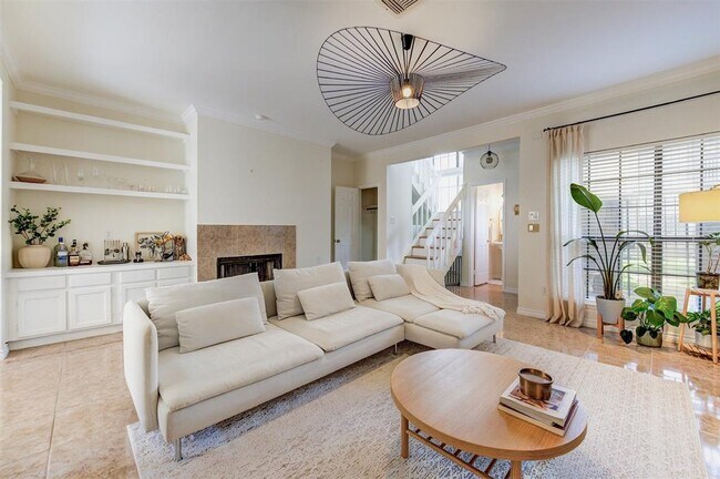 property at 736 Country Pl Dr