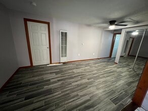 126 W 71st St in Los Angeles, CA - Building Photo - Building Photo