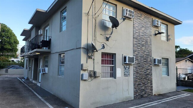 329 SW 6th Ave in Miami, FL - Building Photo - Building Photo