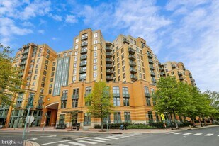 2720 S Arlington Mill Dr in Arlington, VA - Building Photo
