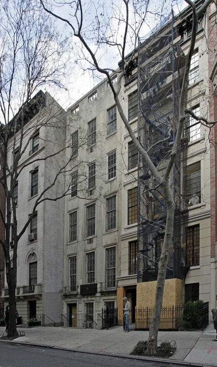 31 E 63rd St in New York, NY - Building Photo