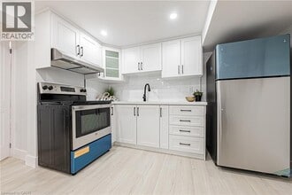 22 William Johnson St in Hamilton, ON - Building Photo - Building Photo