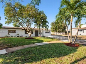8 SW 11th St in Deerfield Beach, FL - Building Photo - Building Photo