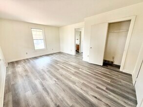 921 17th St NW in Canton, OH - Foto de edificio - Building Photo