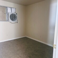 390 Aspen Way in Fernley, NV - Foto de edificio - Building Photo