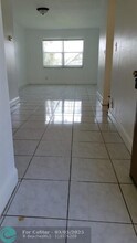 426 Lakeside Dr in Margate, FL - Building Photo - Building Photo