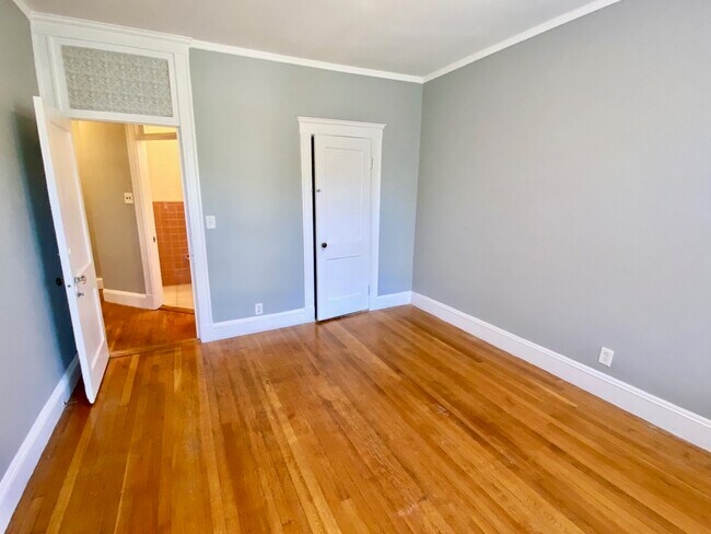 17 Warwick Rd, Unit 5 in Brookline, MA - Building Photo - Building Photo