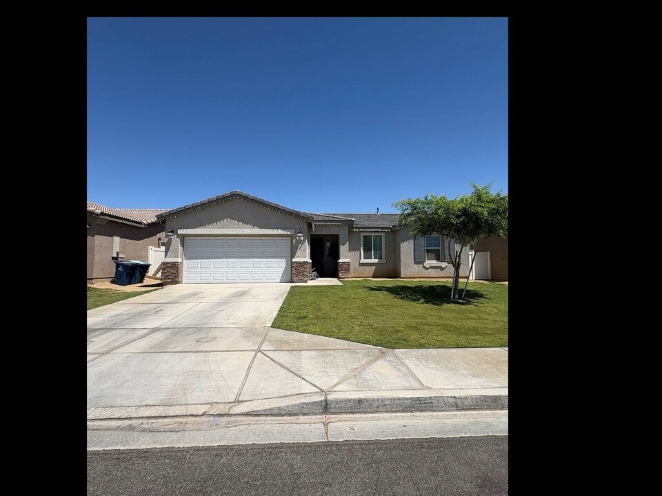 127 Appaloosa St in Brawley, CA - Building Photo