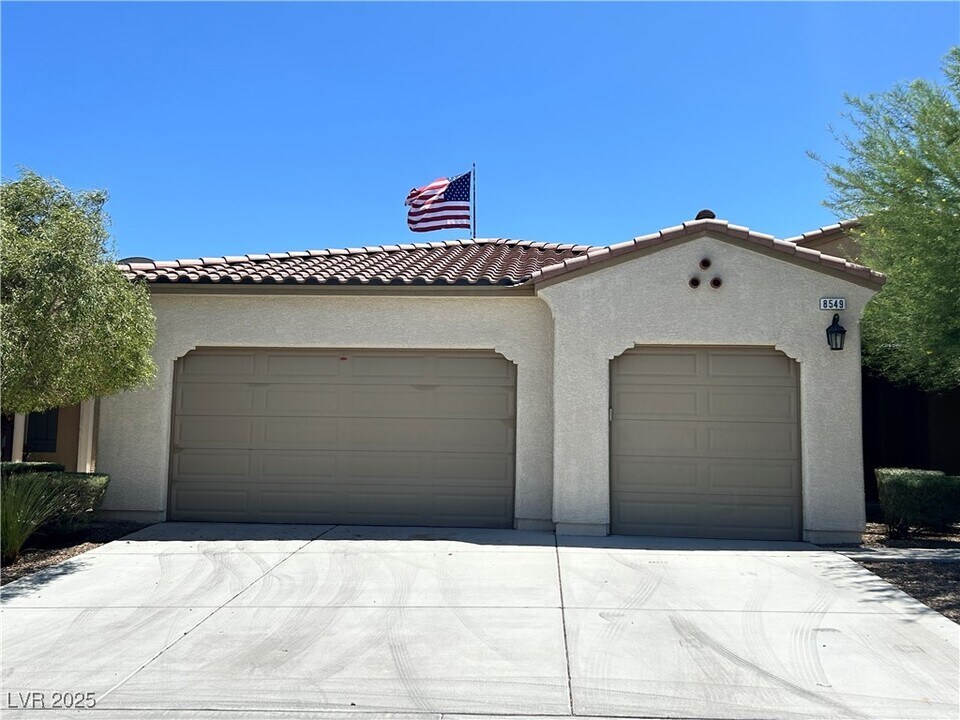 8549 Alberta Falls Ave in Las Vegas, NV - Foto de edificio