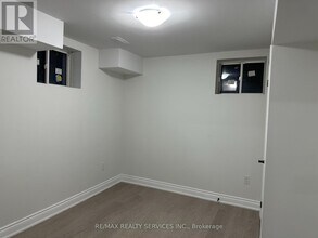27 Roulette Cres in Brampton, ON - Building Photo - Building Photo