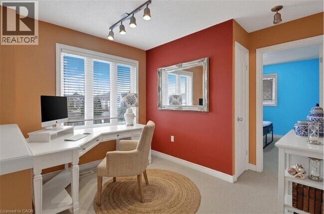60 Cloverleaf Dr in Hamilton, ON - Building Photo - Building Photo