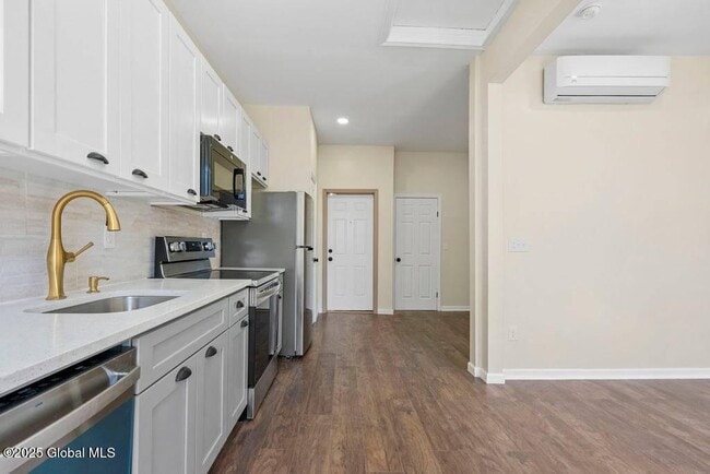 170 Washington Ave in Albany, NY - Building Photo - Building Photo