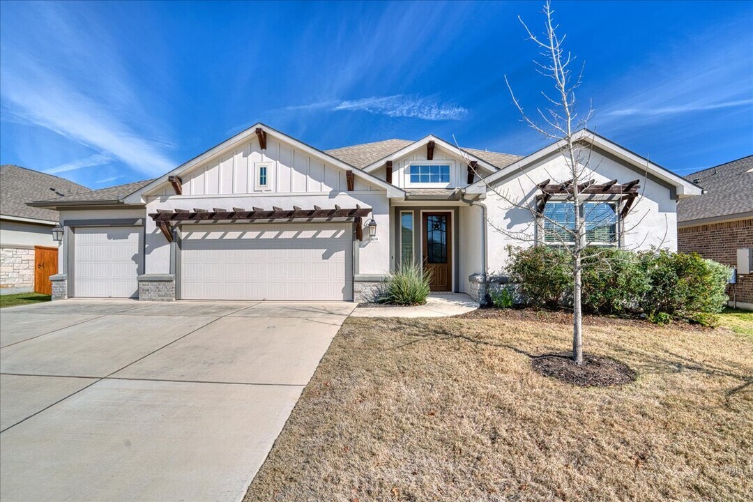 108 Strata Dr in Liberty Hill, TX - Building Photo