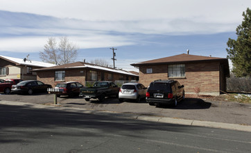 Fenton Apartments in Lakewood, CO - Building Photo - Building Photo