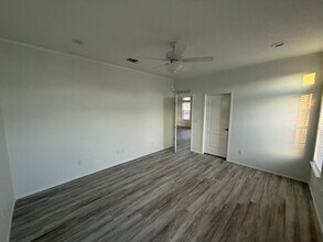 362 Tahitian Dr in Ellenton, FL - Building Photo - Building Photo