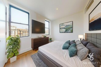 30th Street in Queens, NY - Foto de edificio - Building Photo