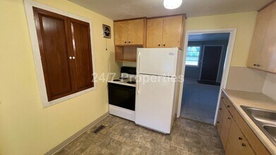 1112 SE Maple St in Hillsboro, OR - Building Photo - Building Photo