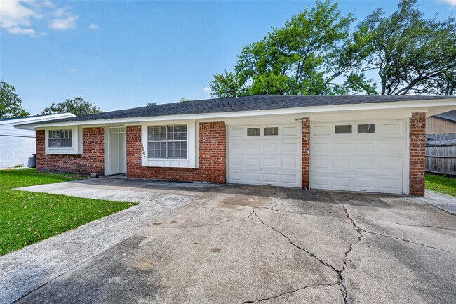 9667 Meadowvale Dr
