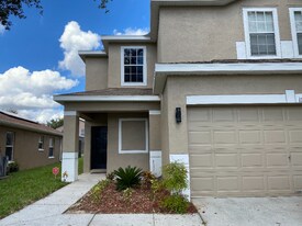 1737 Royal Ridge Dr in Davenport, FL - Building Photo