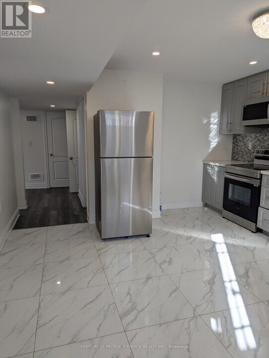 447 Rivermont Rd in Brampton, ON - Building Photo