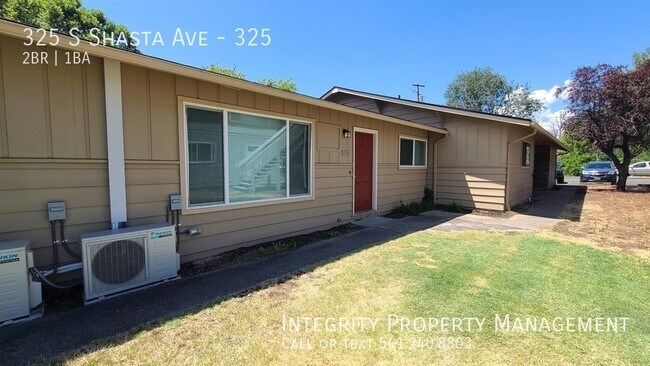 325 S Shasta Ave in Eagle Point, OR - Building Photo - Building Photo