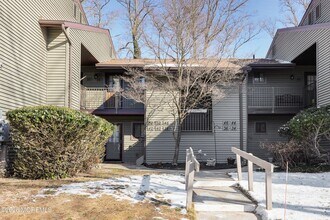 38 Medford Ct in Red Bank, NJ - Building Photo - Building Photo