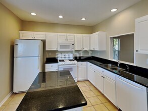 4322 Brooke Dr in Valrico, FL - Building Photo - Building Photo