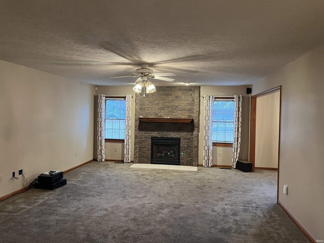 6655 Oak View Ct in Newburgh, IN - Building Photo - Building Photo