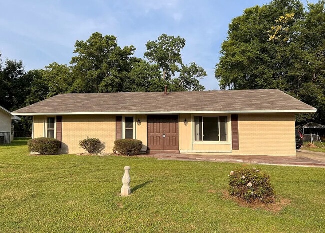 property at 4751 Queensbury Ct