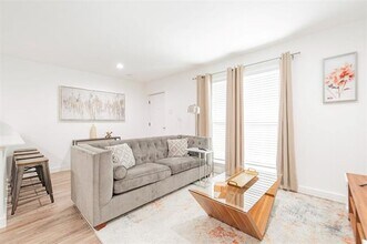 606 N Marsalis Ave in Dallas, TX - Building Photo - Building Photo