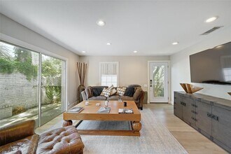 2404 McCall Rd in Austin, TX - Building Photo - Building Photo
