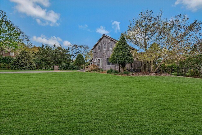 5 Jessup Ln in Southampton, NY - Building Photo - Building Photo