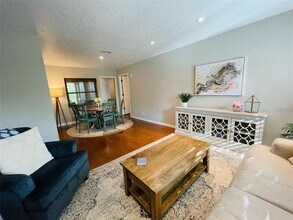 3618 Forest Cir in Palm Harbor, FL - Building Photo - Building Photo