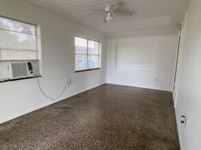 12846 Florida Ave in Astatula, FL - Foto de edificio - Building Photo