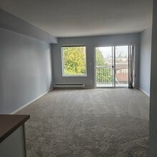 8537-8537 Young Rd in Chilliwack, BC - Building Photo - Building Photo