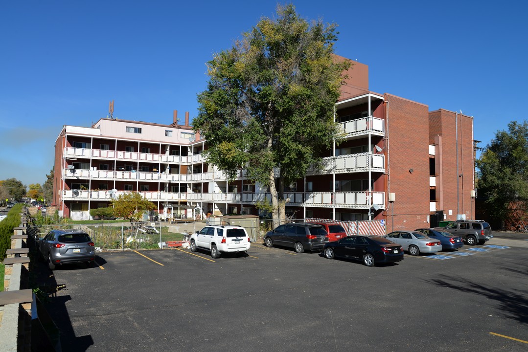 Tiara Apartments in Aurora, CO - Building Photo