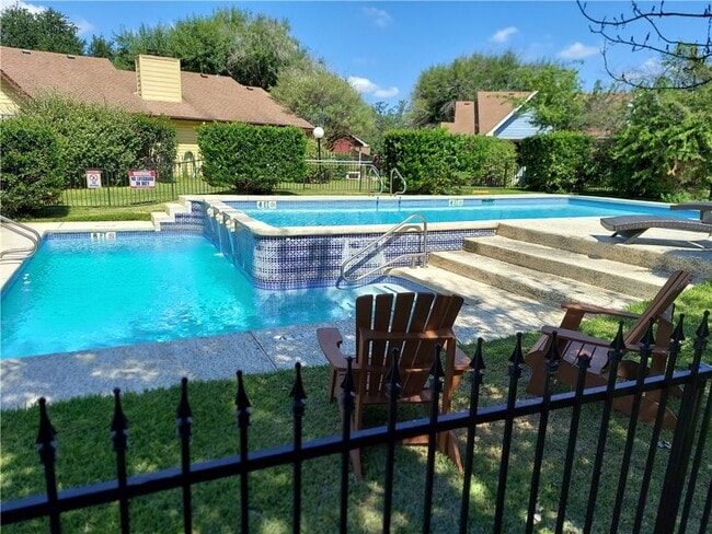 property at 1601 Faro Dr