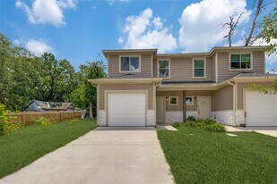 707 S 6th St in Bonham, TX - Building Photo