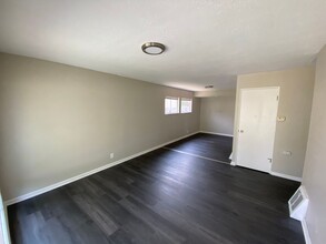 10648 Spring Garden Dr in St. Louis, MO - Building Photo - Building Photo
