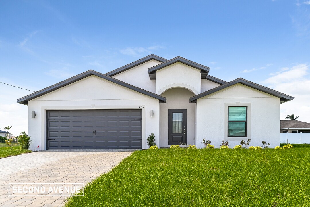 1710 NW 18th St in Cape Coral, FL - Building Photo