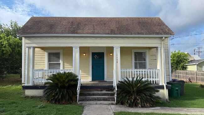 property at 1108 E Crockett St