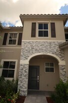 1529 SE 27th Rd in Homestead, FL - Building Photo